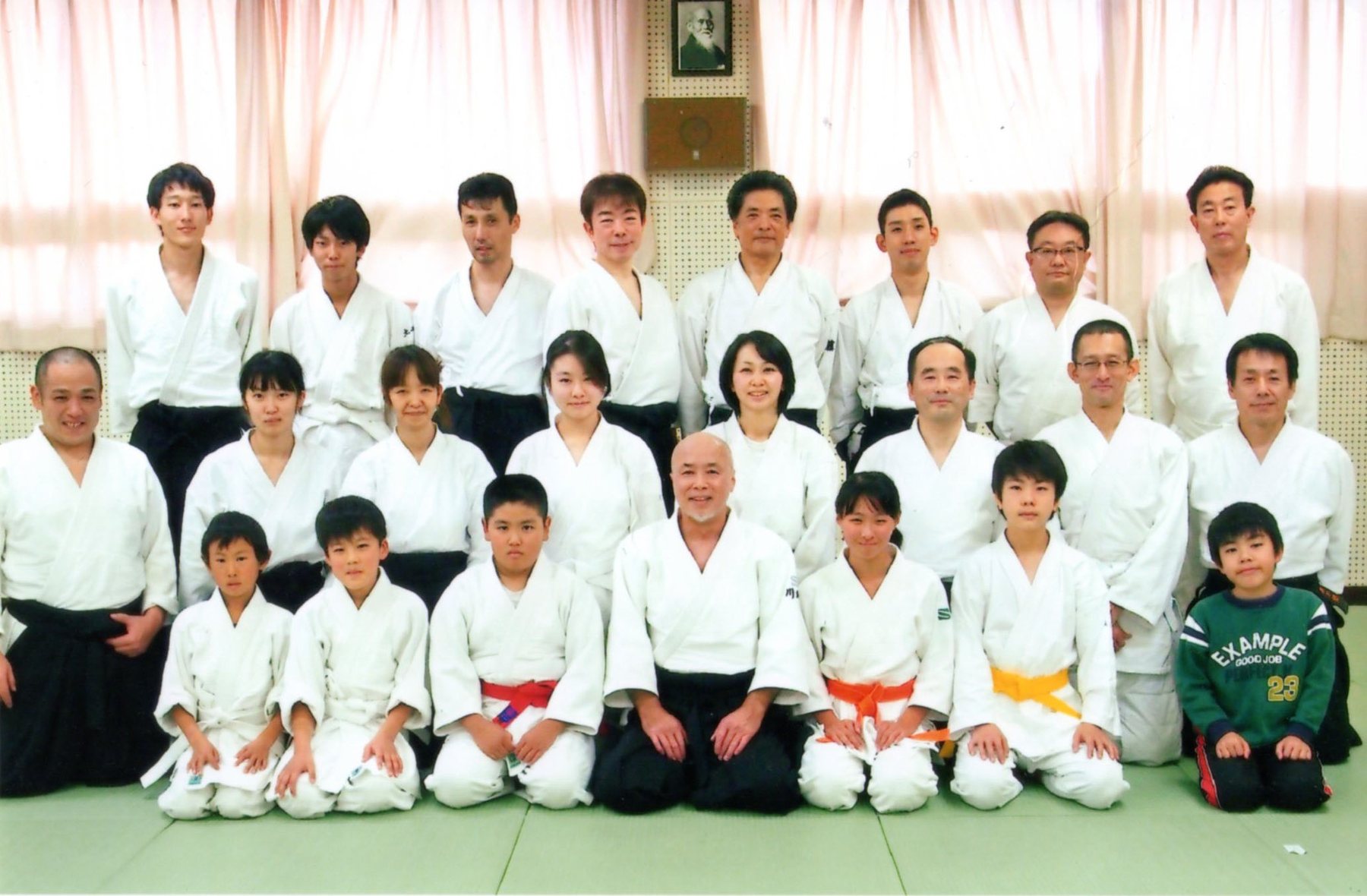 神戸祥平塾で合気道を稽古する道場生